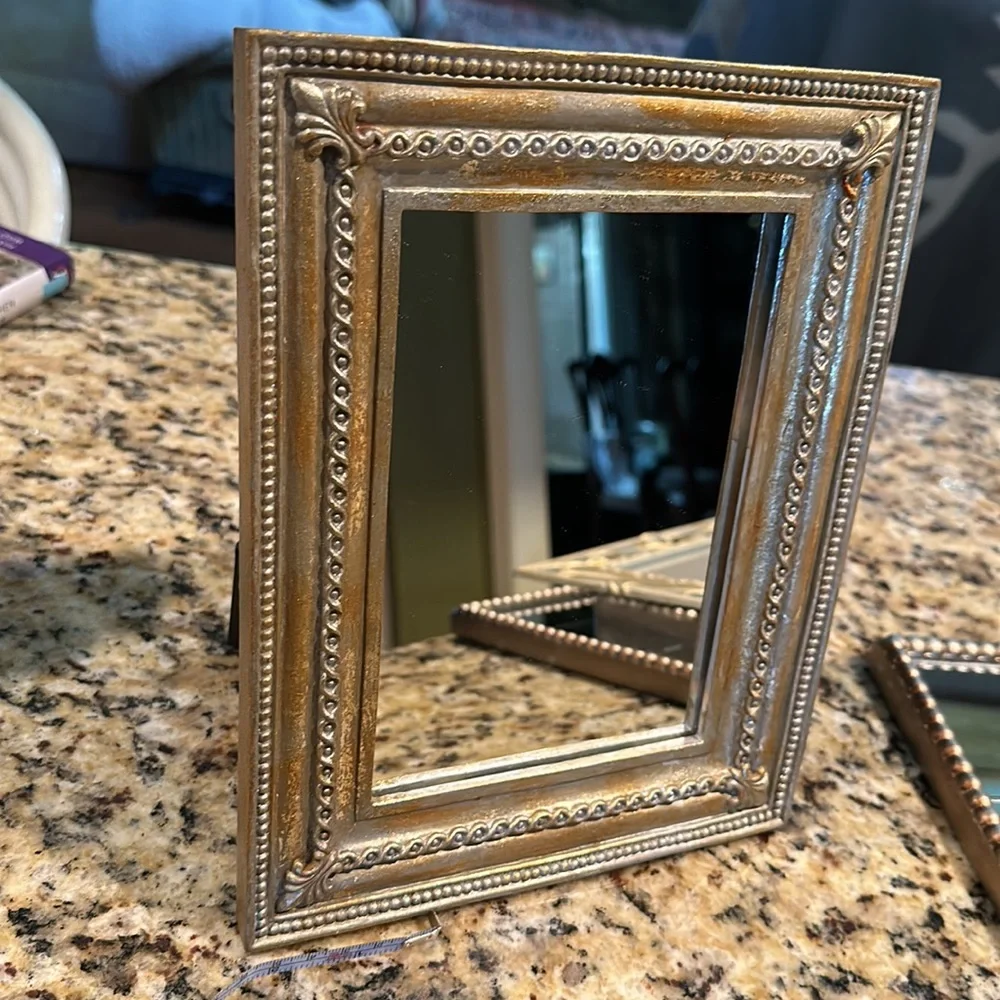 Small mirror 🪞
